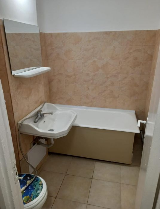 Închiriez garsoniera