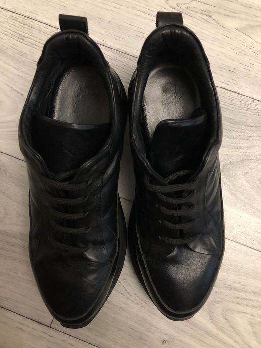 Кроссовки  женские .