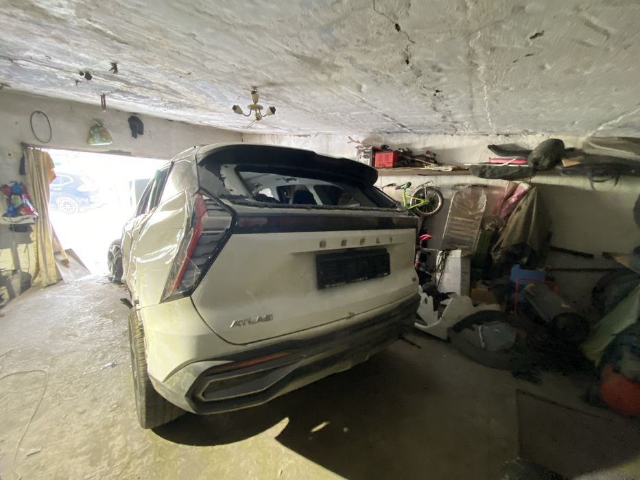 Geely atlas в аварийном состоянии