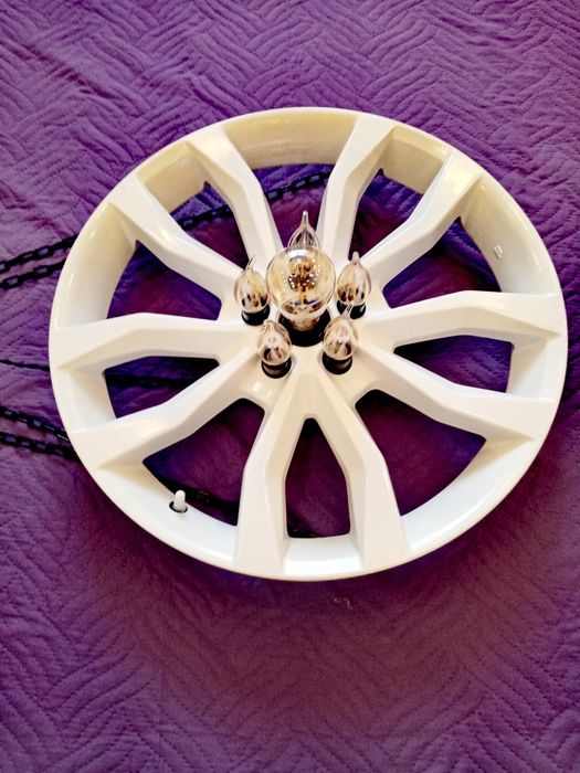 Стилен и величествен полилей