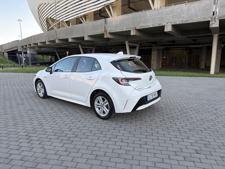 VÂND Toyota Corolla Hybrid 2020 – IMPECABILĂ