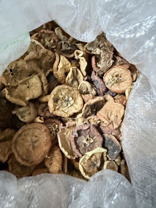 Сухофрукты продаются