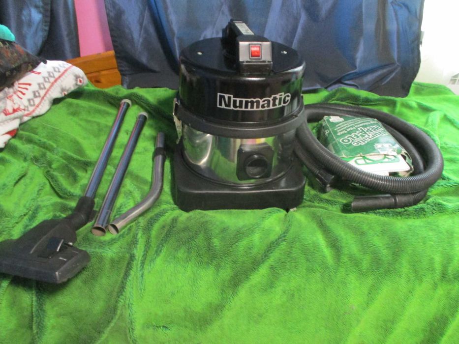 aspirator profesional numatic