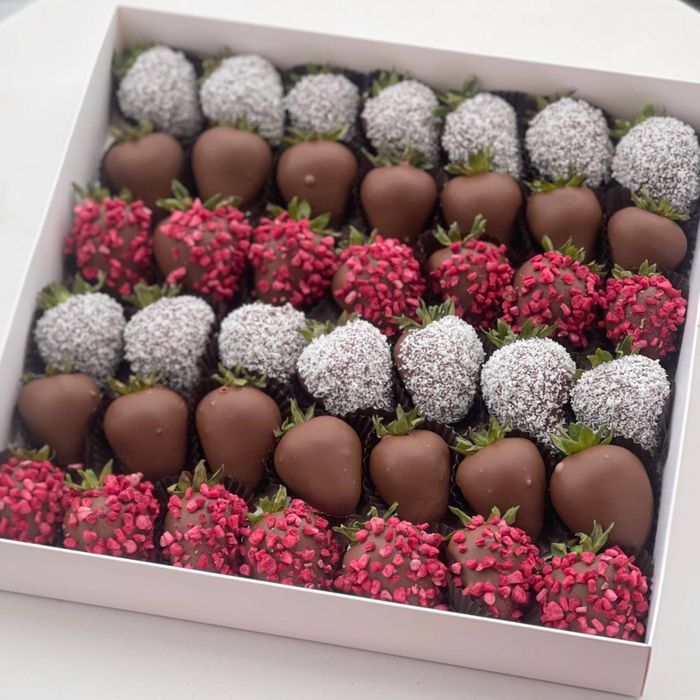 Клубника в школаде