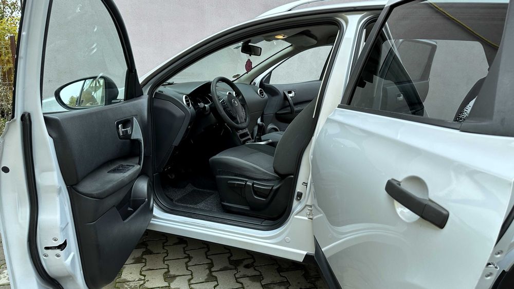 Rate Cash Nissan Qashqai 7 locuri 1600 benzina clima pilot Garantie