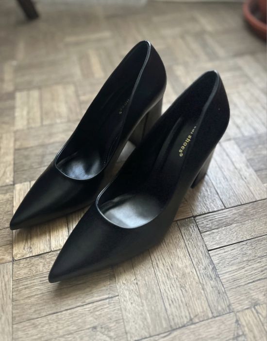 Pantofi cu toc noi