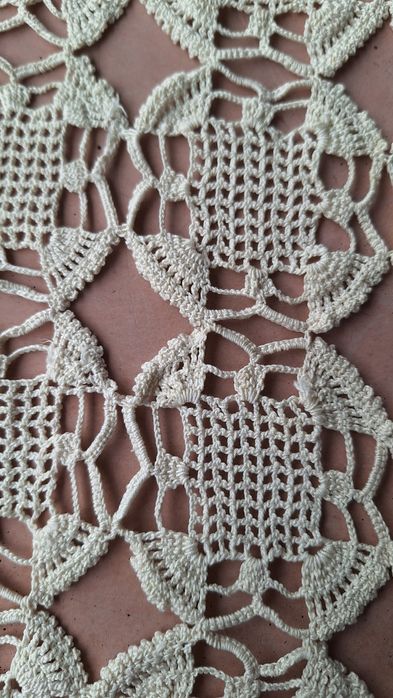 Fata de masa lucrata manual