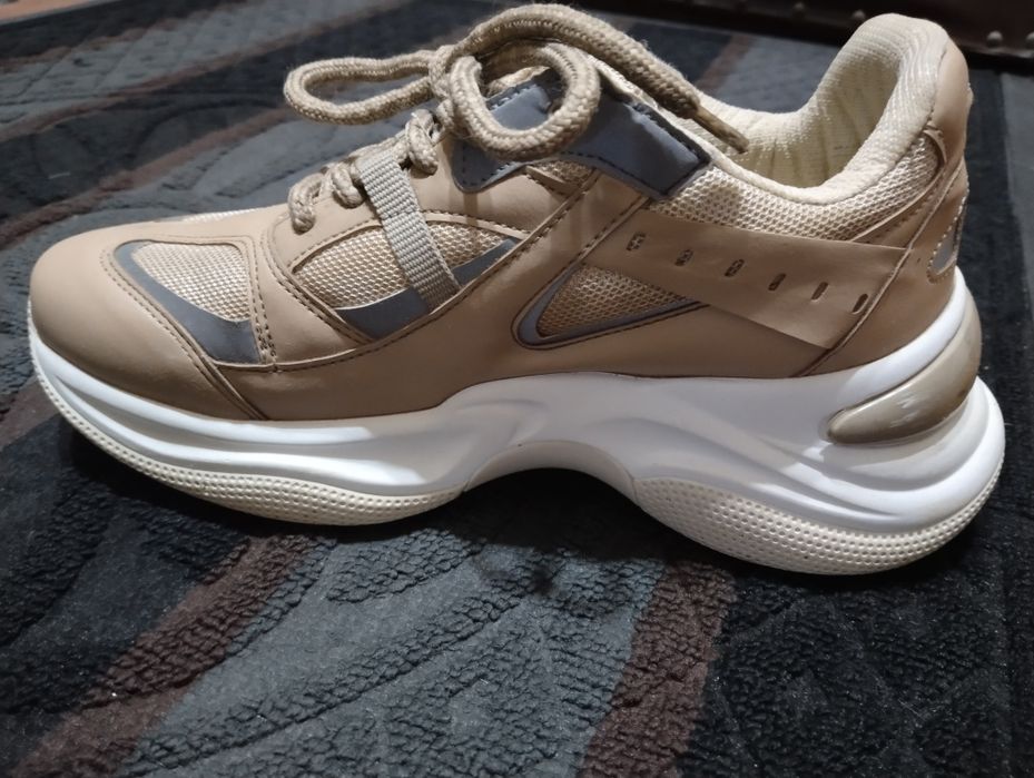 Продам кроссовки