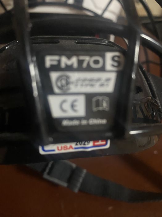 Продам шлем хоккейный ССМ