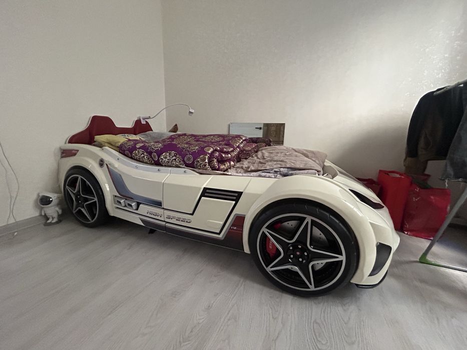 Продам кровать машину