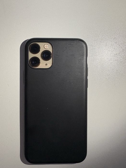 iPhone 11 про золотого цвета