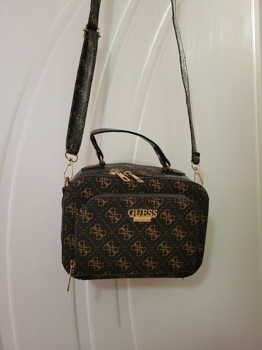 Дамска чанта guess