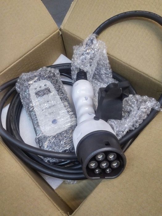 Зарядни устройства и кабели за електромобили