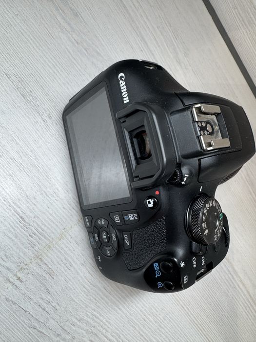 Canon eos 2000D 18-55 ideall holatda