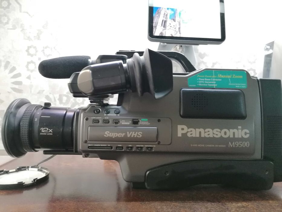 Cameră video s VHS M9500 profesională