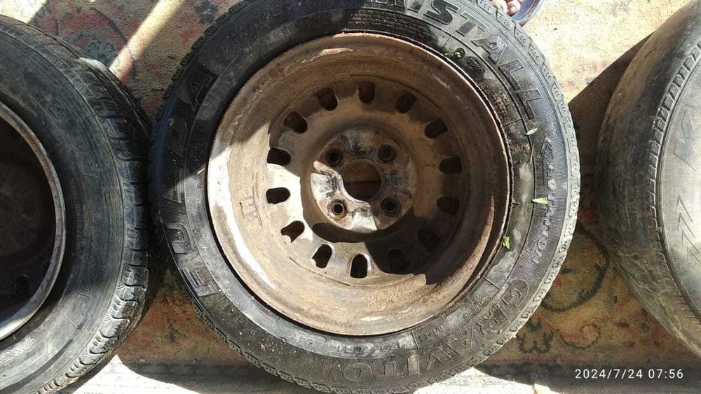 Продаю б\у диск с покрышкой размер 14