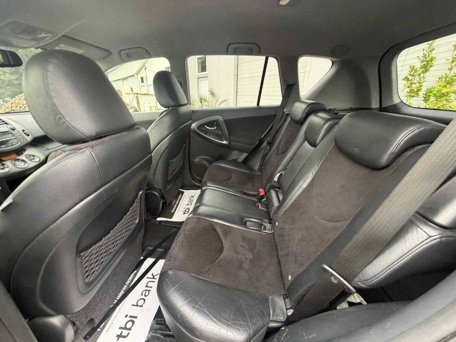 Toyota Rav4 2010г Facelift 2.2 150 кс На Части