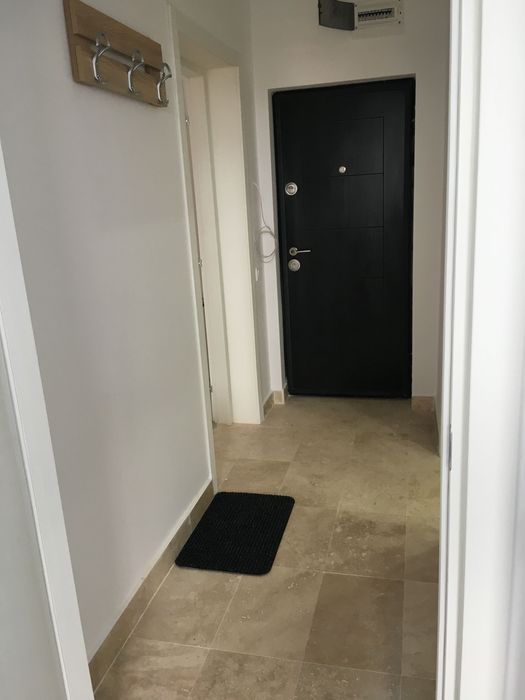 Închiriez apartament cu 2 camere