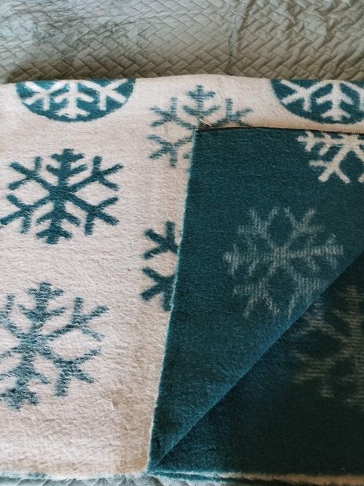 Чисто нови одеала, завивки и китеник