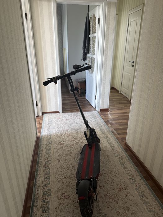 Электросамокат.