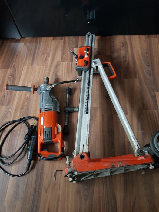Mașină de carotat Husqvarna DM 220 și stativ DS 250