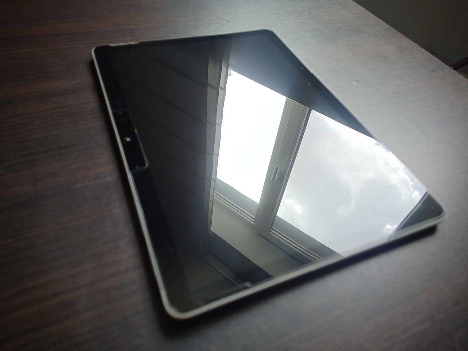 Лаптоп-Таблет Surface Go 2 + Стъклен протектор + клавиатура.