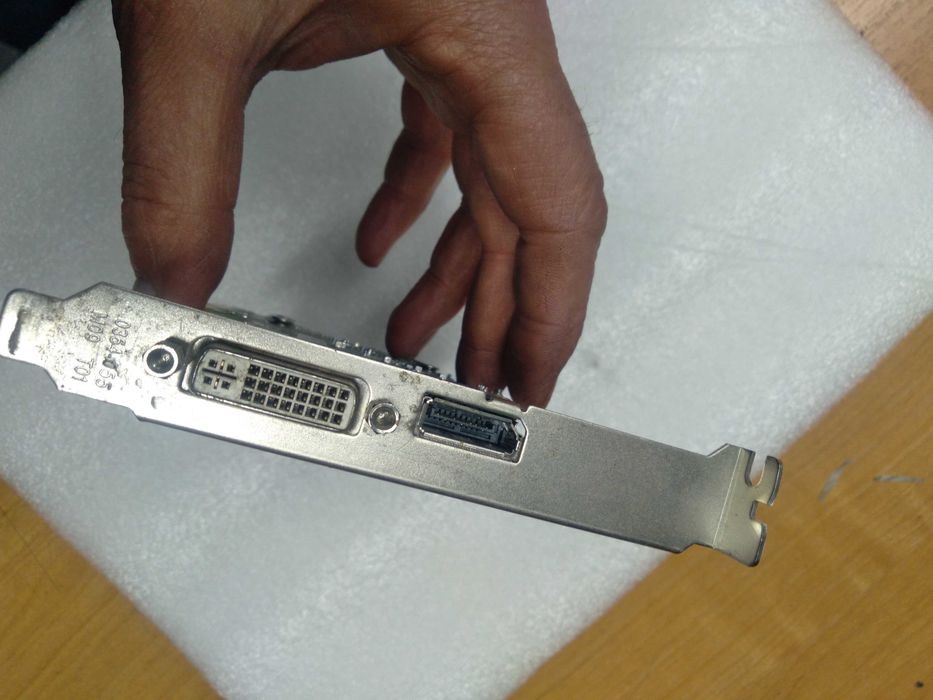 nvidia Quadro 400 PCI-E. 512 Мб