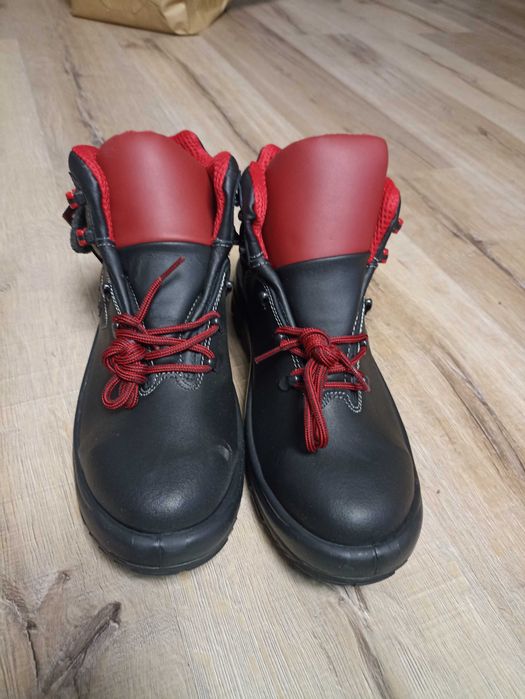 Продавам висококачествени работни обувки