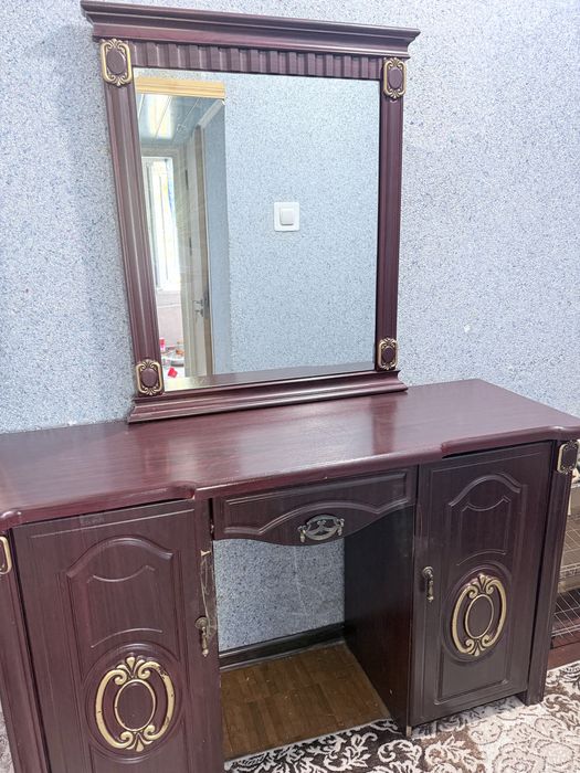 Shkaf stenka ko’zgu