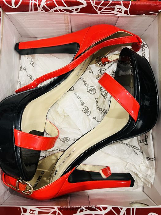 Туфли, босоножки 39 размер