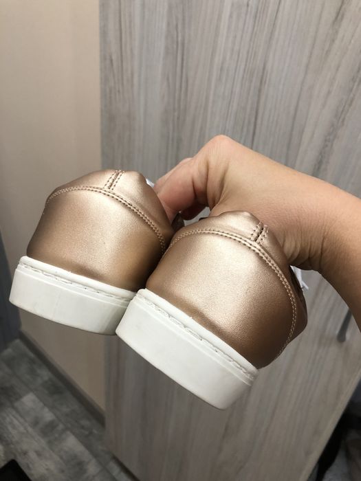 New look златни маратонки обувки 39н. И бели кецове с камъни 40.5 номе