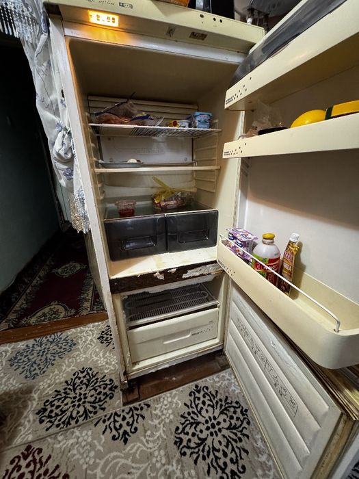Арзон Б/У Холодильник сотилади ишлаб турибди холати зор узимзники