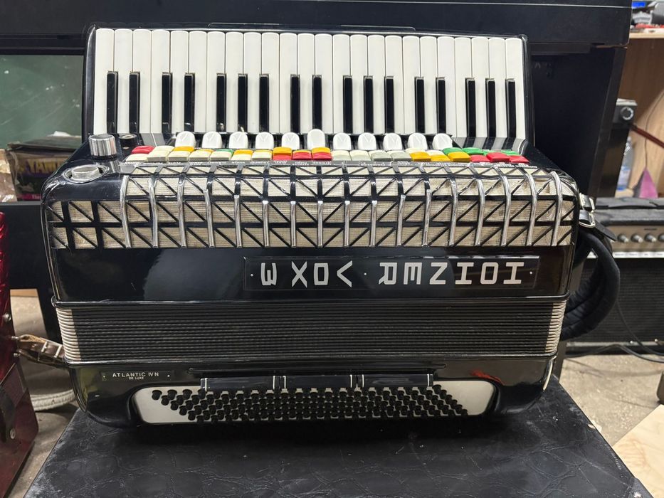 Acordeon Hohner Atlantic IVN deluxe cu 120 de basi VOX 3
