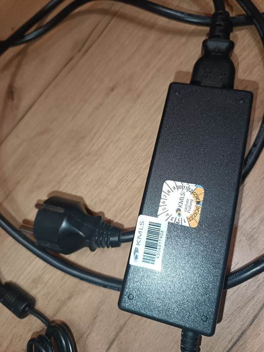 Încărcător alimentelor laptop.