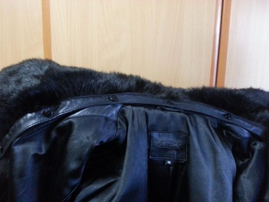 Haina lunga din piele naturala si guler din blana naturala din Spania