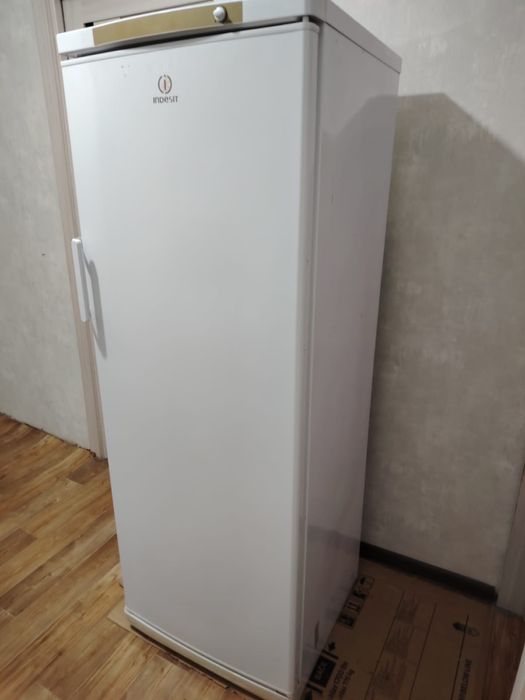 Продаю рабочий морозильник