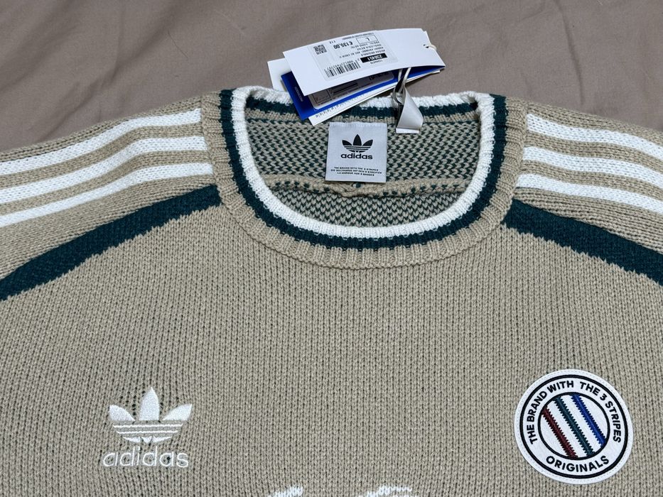 Adidas L/XL пуловер