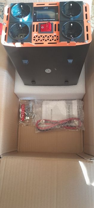 Invertor 24V/220V 4000W model nou sinus pur camion 4 prize europene