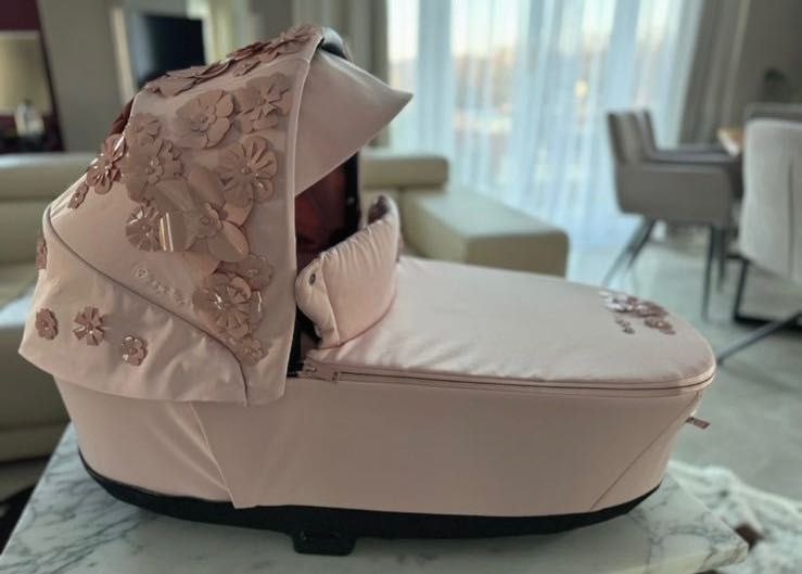 Коляска Cybex Simply Flowers.