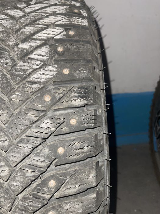 Продам зимние шины на шипах