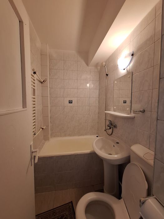 Inchiriez garsoniera