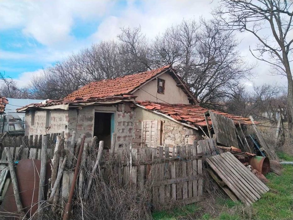 Масивна къща за постояно живеене Расник