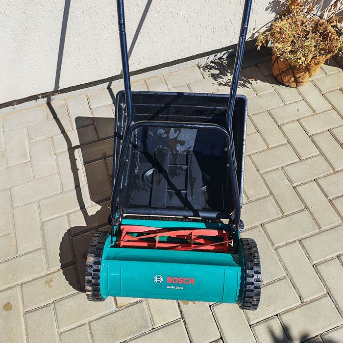 Masina manuala de tuns gazon Bosch AHM 38 G + colector