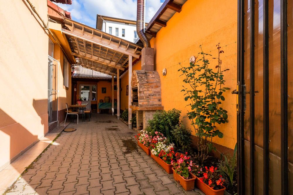 Casa 4 camere de inchiriat sau vanzare ( Pensiune)