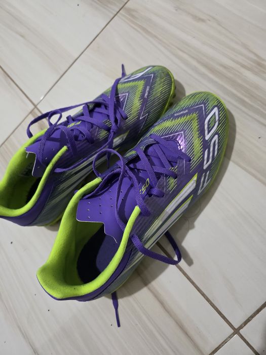 Adidași marca adidas