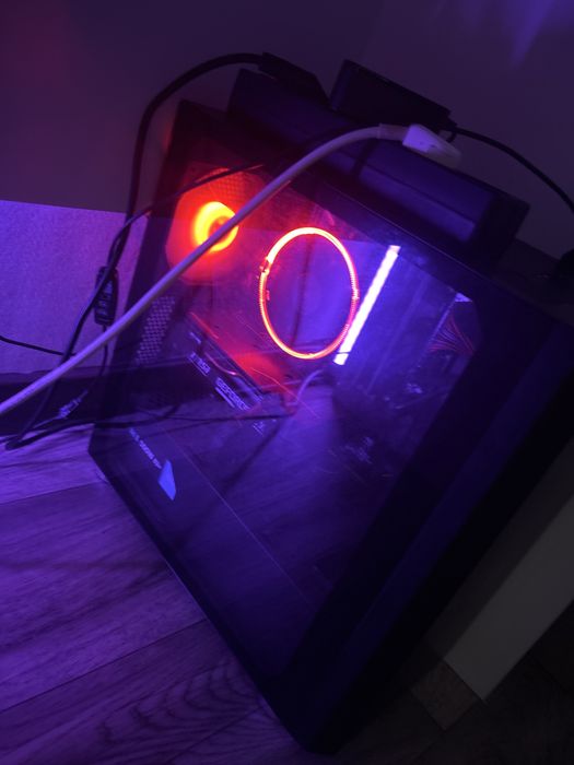 Компьютер со всеми состояшими