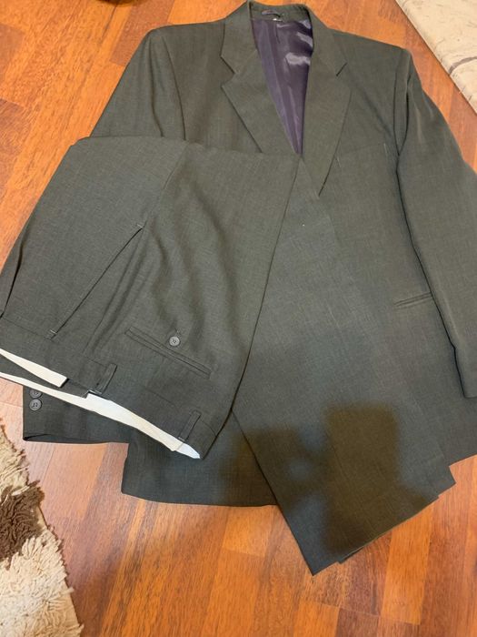 REDUCERE!! Vand costum barbati marimea 54, nepurtat