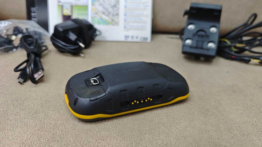 GPS Навигация Garmin Montana 600 със зареждаща стойка RAM монтаж