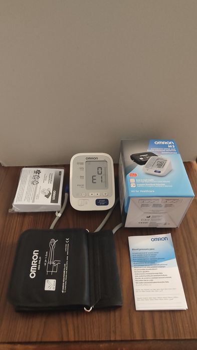 Апарат за кръвно налягане Omron M3