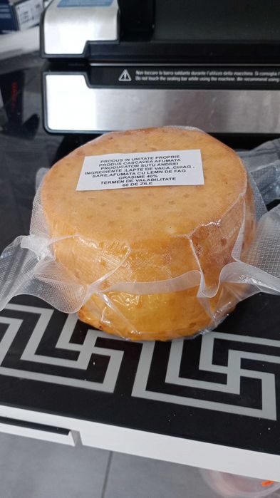 Cascavea și telemea de vaca și brânză de burduf